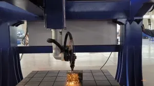 LCR03 Testa di Taglio Laser 3D robotizzato per il taglio di lamiere in ferro zincato da 1,5 mm