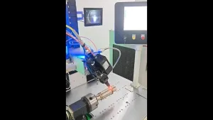 LWD03B0 Testa di saldatura laser a doppia oscillazione  da 0,7 kW per saldatura di acciaio inox da 1,2 mm (1,5 m/min)