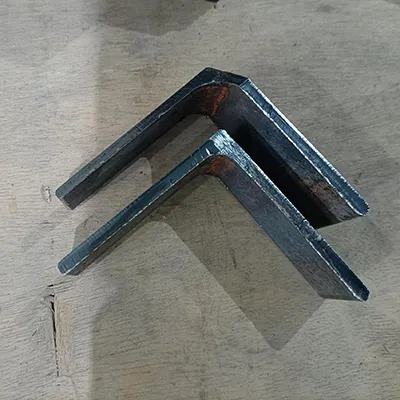 Testa di taglio laser a fibra 8 kW con smusso (angolo retto a pendolo singolo)