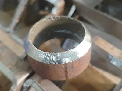 Testa di taglio laser a fibra da 15 kW con smusso (angolo retto a pendolo singolo)